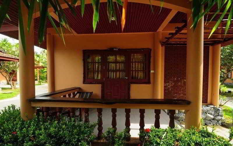 Alongkot Beach Resort Khanom Exterior foto